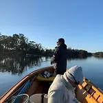 Kalles, Skaergardsidyll Med Utsikt Oever Hamnsundet *