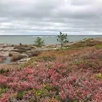 Kalles, Skaergardsidyll Med Utsikt Oever Hamnsundet * Saltvik