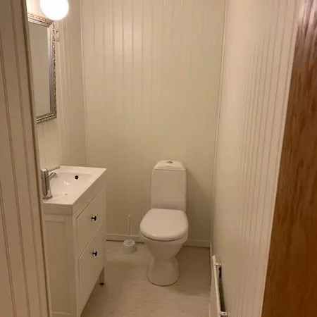 Kalles, Skärgårdsidyll Med Utsikt över Hamnsundet