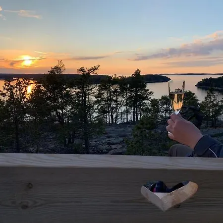 Semesterbostad Kalles, Skärgårdsidyll Med Utsikt över Hamnsundet