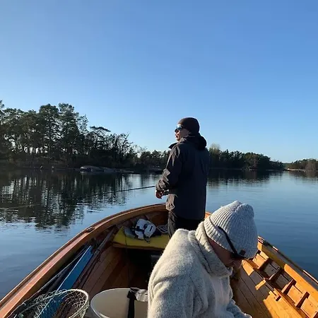 Kalles, Skärgårdsidyll Med Utsikt över Hamnsundet *